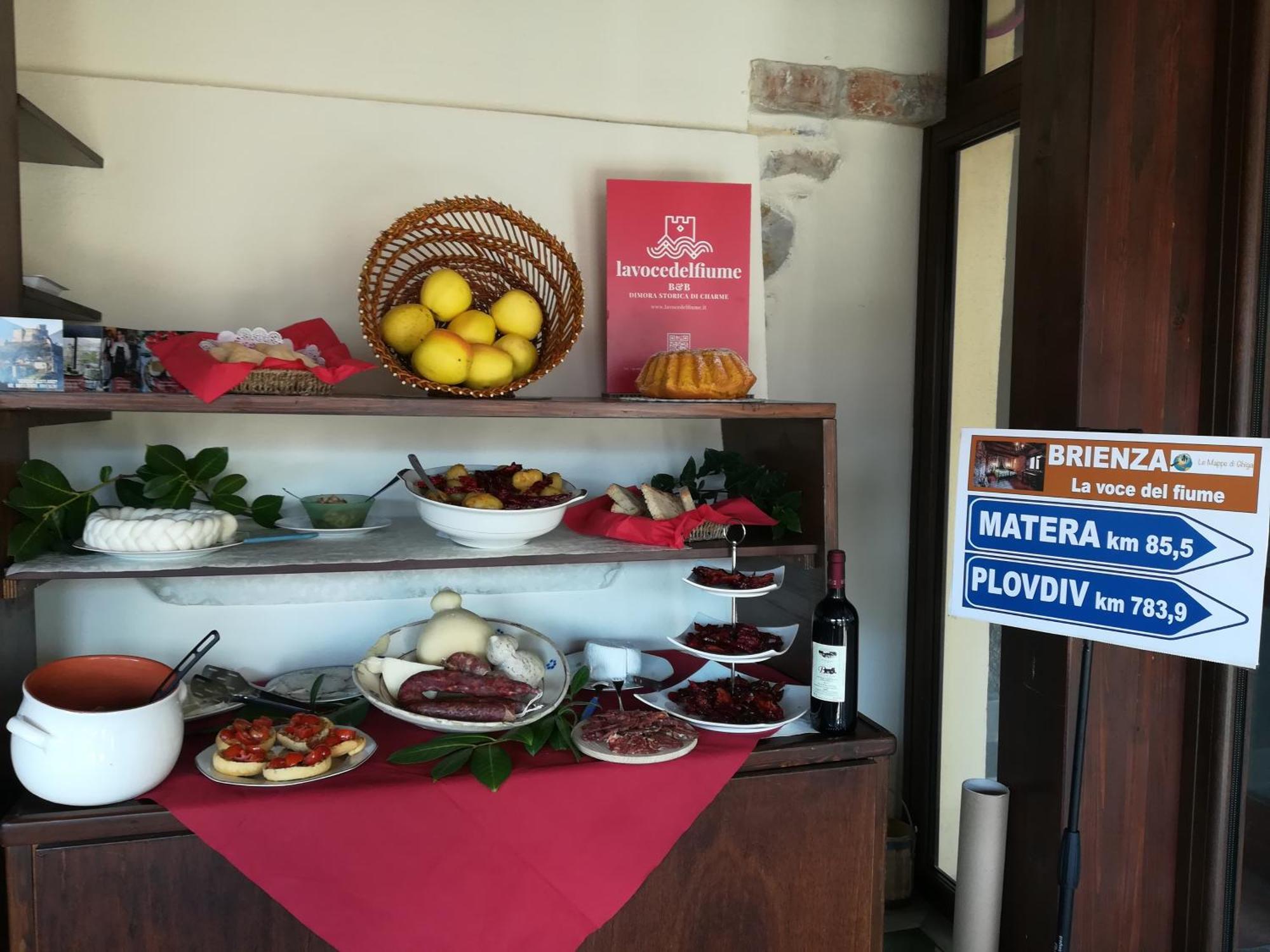B&B La Voce Del Fiume Dimora Storica Di Charme Brienza Εξωτερικό φωτογραφία